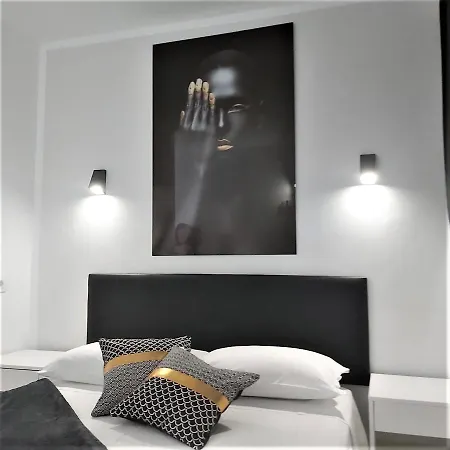 Ricky Place - Chaparral Complex Apartman *