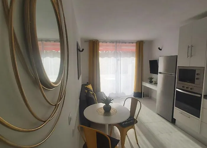 Ricky Place - Chaparral Complex Apartment *